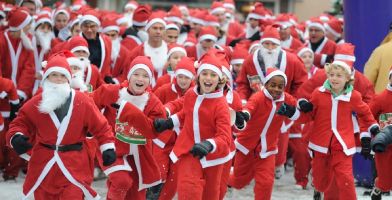 kinderen van start tijdens santa run heerhugowaard