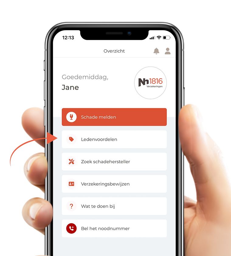 homepage van de verzekeringapp met pijl naar de knop ledenvoordelen