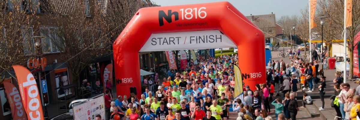 hardlopers aan de start van Rondje Zegveld