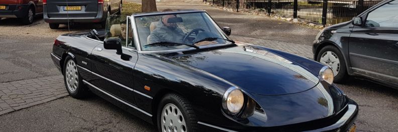 vader en zoon in oldtimer tijdens de Veritas toertocht 2019