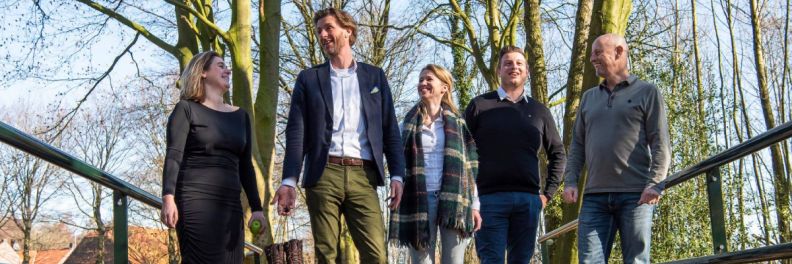 personen op brug tijdens wandelevent in Venray
