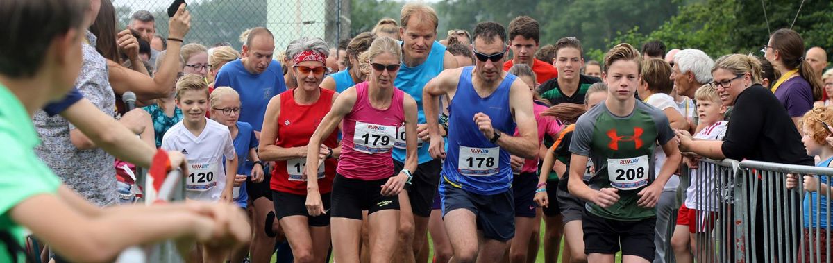 Hardlopers aan de start van de EsteRun 2019
