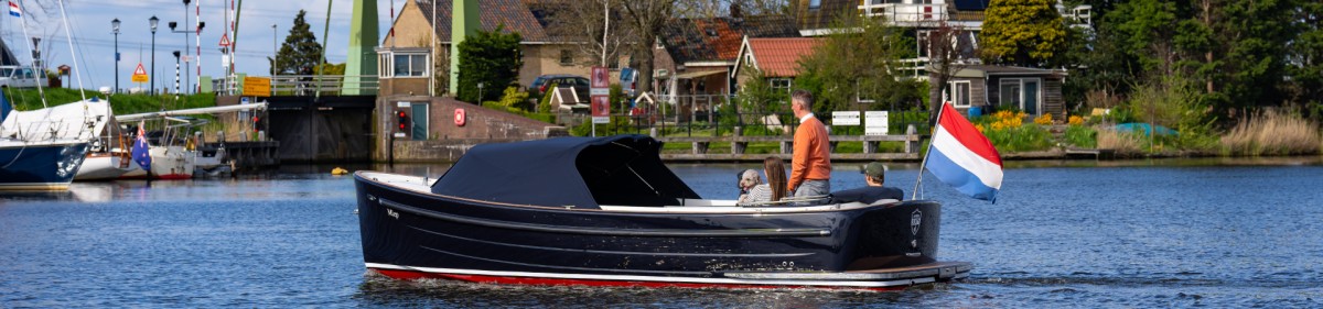 stel op het water met verzekerde boot