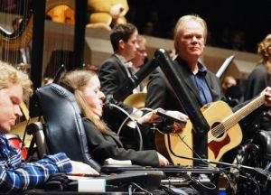 mensen met handicap spelen in orkest