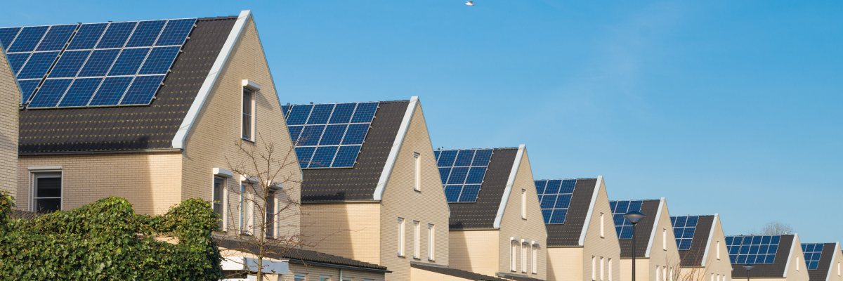 zonnepanelen op een dak goed verzekeren